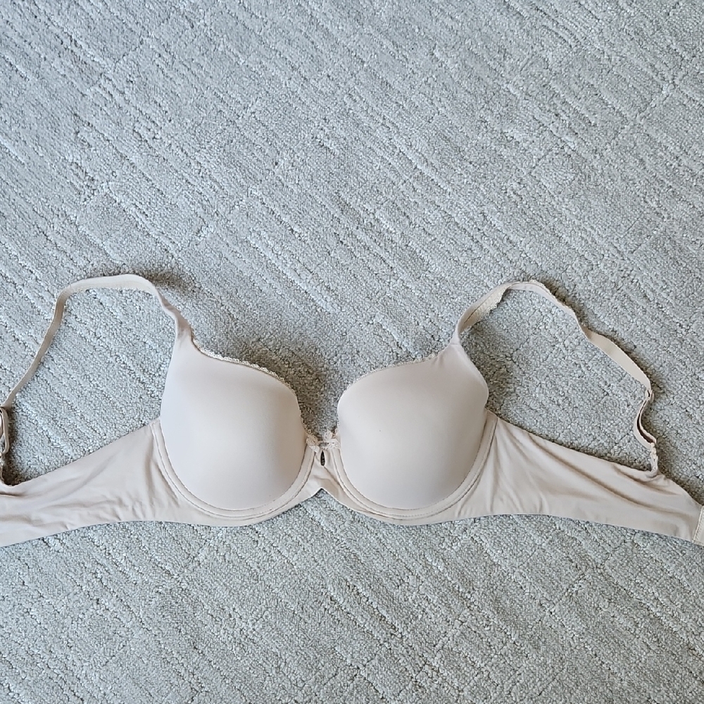 Victoria's Secret Body By Victoria Lined Demi Bra